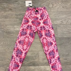 Beach Riot tie dye V leggings. NWT
